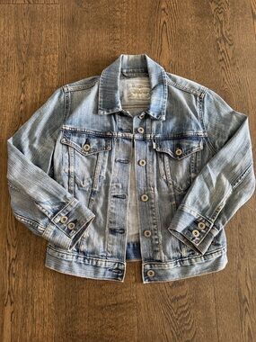 VINTAGE 1990’s Levi’s Green Tab Jean jacket size small